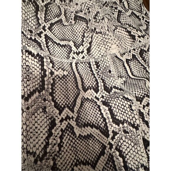 Varley cream black snake print High Rise Leggings Size Small - Picture 9 of 9